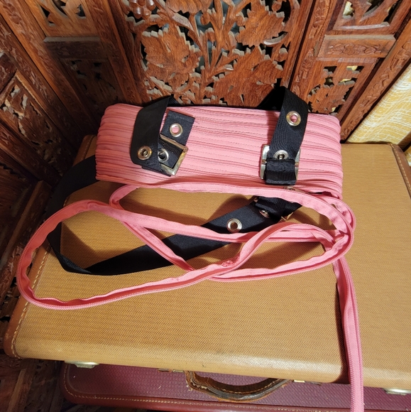 Y2K BAM Original Zipbag, Pink with Black Adjustable Straps - Picture 9 of 9